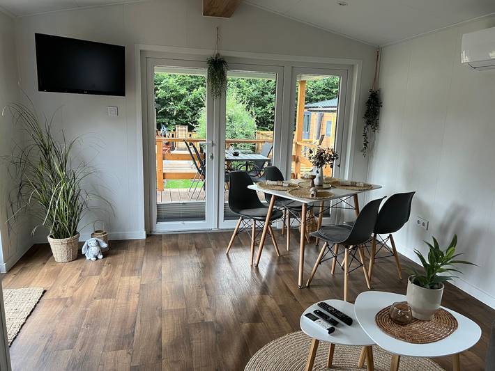 Camping für 5 Personen, mit Balkon und Terrasse sowie Seeblick und Ausblick in Mecklenburg-Vorpommern