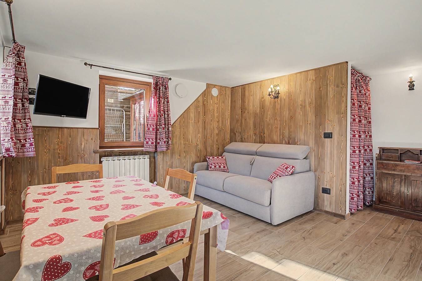 Entire apartment, Apartment 'L’angolo del paradiso Gimillan' with Mountain View and Private Garden in Gimillan, Cogne
