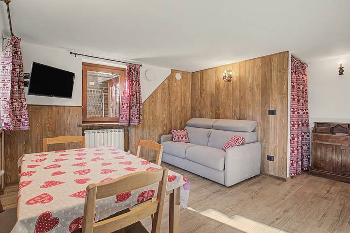 Entire apartment, Apartment 'L’angolo del paradiso Gimillan' with Mountain View and Private Garden in Gimillan, Cogne