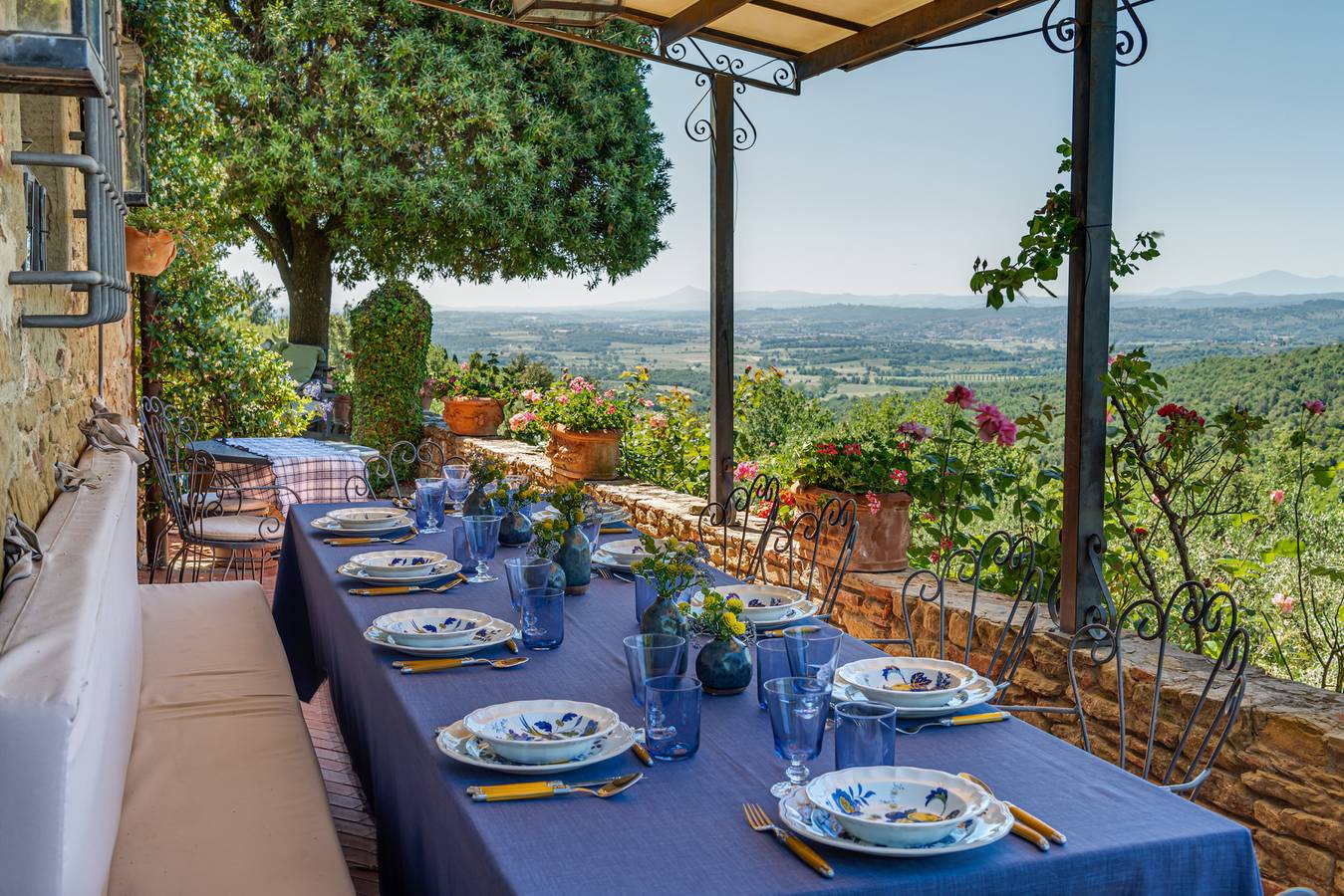 Tuscany Villa with Breathtaking View at Dotholiday in Civitella in Val di Chiana, Chianti