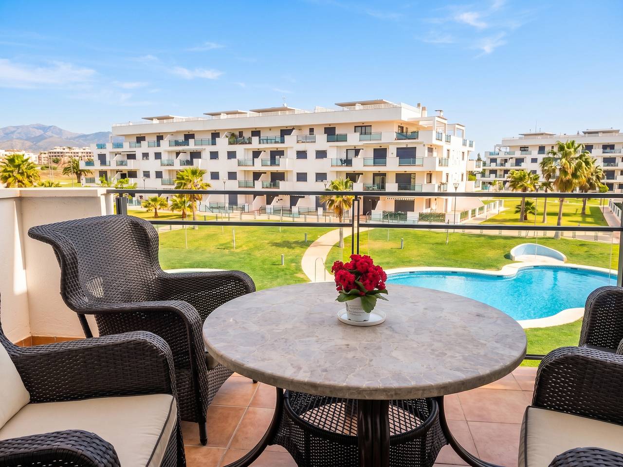 Apartamento entero, Apartamento cómodo en Almería con piscina compartida - 72 m² in Retamar, Almería