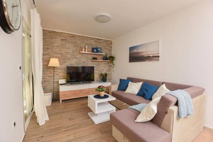 Villa pour 6 personnes, avec jacuzzi ainsi que jardin et balcon à Punat - 4