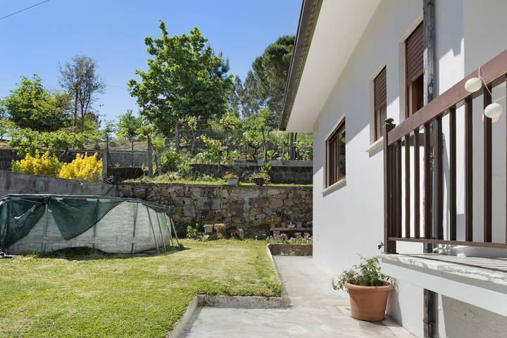 Villa 'Vermarl' with Mountain View, Wi-Fi and Air Conditioning in Cossourado e Linhares, Viana do Castelo District