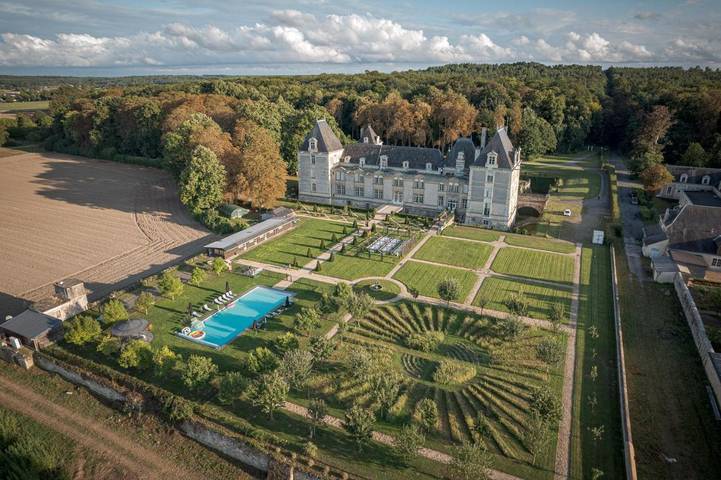 Location de vacances pour 2 personnes, avec vue ainsi que piscine et jardin à Vernantes - 3