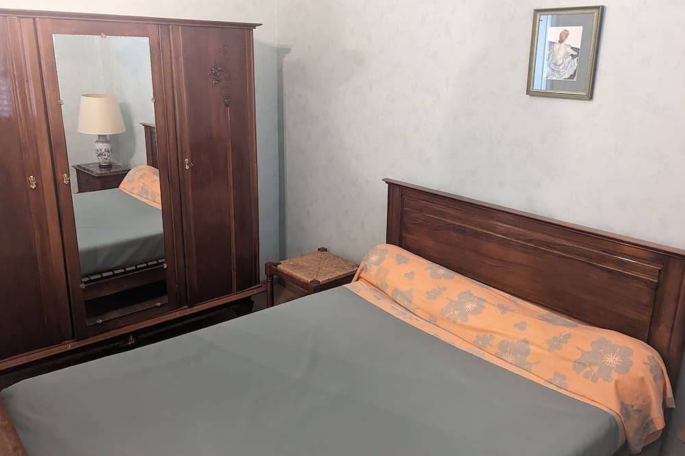 Entire apartment, Apartment 'Appartement Rochenoir' with Mountain View, Private Terrace and Wi-Fi in Saint-Jean-de-Maurienne, Saint-Jean-de-Maurienne region