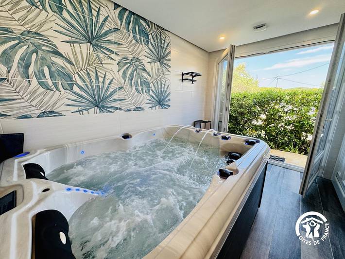 Gîte pour 4 personnes, avec Jacuzzi ainsi que Terrasse et Jardin