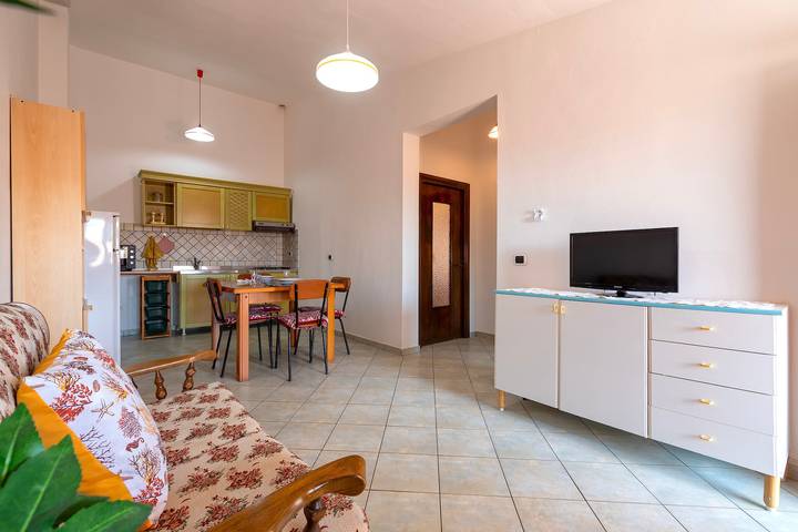 Appartement entier, Appartement 'Leoni' avec jardin privé et climatisation in Isola Rossa, Trinità d'Agultu e Vignola