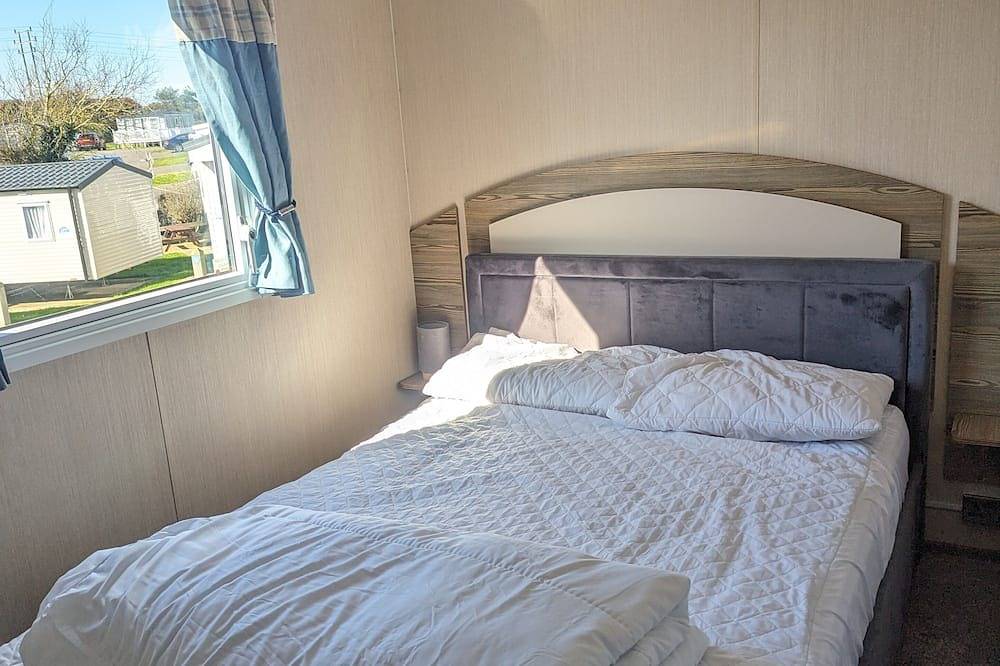 Caravan at Littlesea Holiday park, Weymouth - sleeps 8 in Weymouth, Dorset
