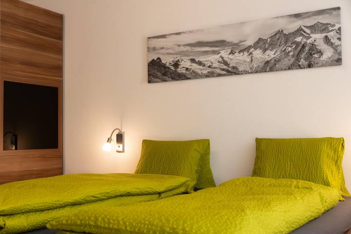 Gîte pour 5 personnes, avec balcon et vue, adapté aux familles à Saas-Grund - 4