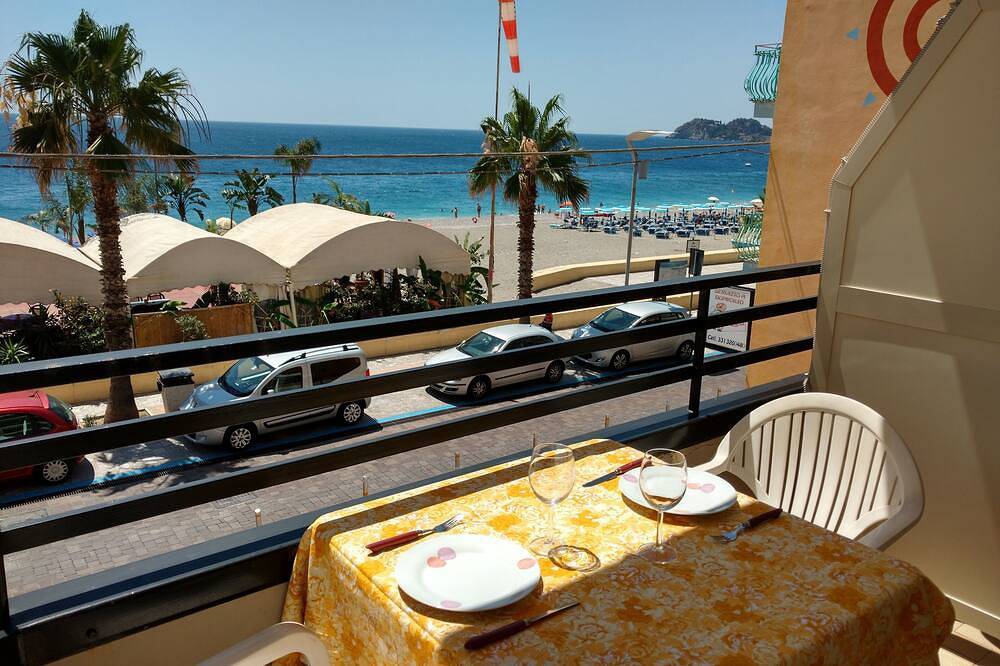 Entire apartment, Apartment Neptune at the beach with a sea view  - Letojanni, Sicily in Letojanni, Messina Province