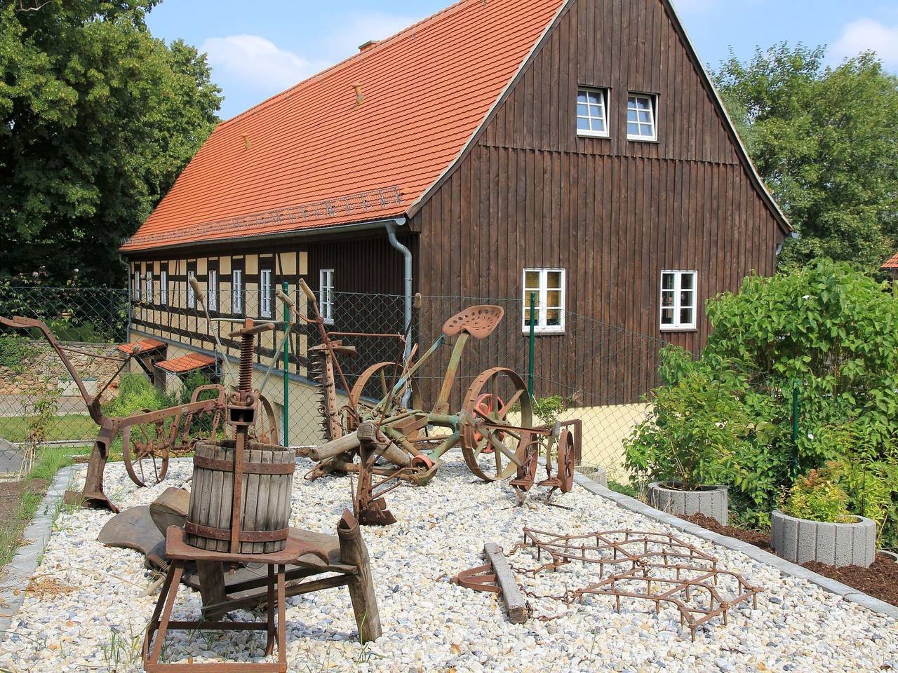 Ganze Wohnung, Wohnung mit Terrasse im sanierten Fachwerkhof in Müglitztal, Osterzgebirge