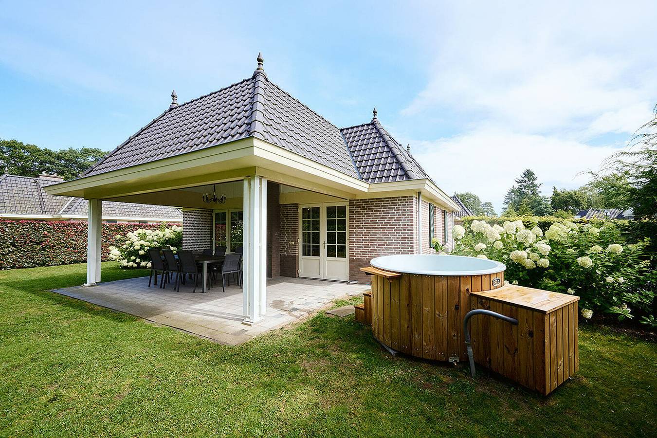 Recreatielandgoed de Ijsvogel — Villa de Ijsvogel Jacuzzi | 8 Pers.  in Veluwe