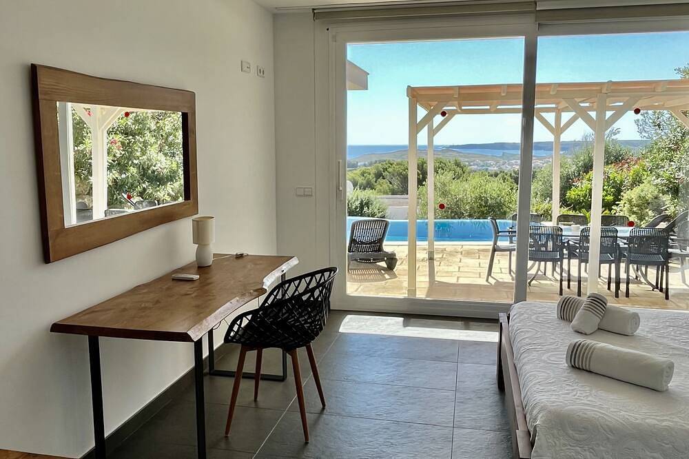 Moderno Chalet Con Magníficas Vistas Al Mar in Port d'Addaia, Es Mercadal