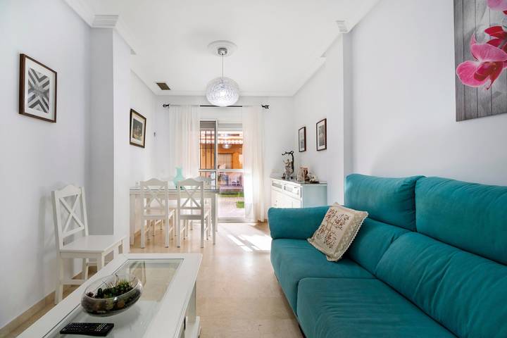 Apartamento entero, Apartamento 'Altamar' con piscina compartida, Wi-Fi y aire acondicionado in Novo Sancti Petri, Chiclana de la Frontera