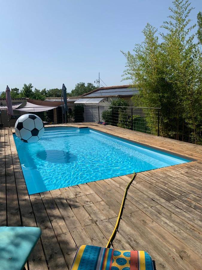 Location de vacances pour 6 personnes, avec piscine ainsi que jacuzzi et jardin, adapté aux familles à Saint-Privat-des-Vieux - 2