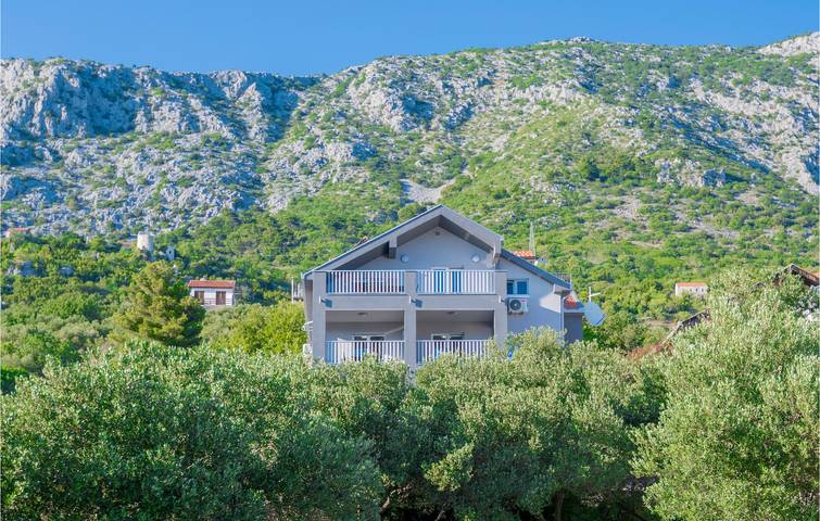 Ferienwohnung für 6 Personen, mit Terrasse und Garten in Podaca