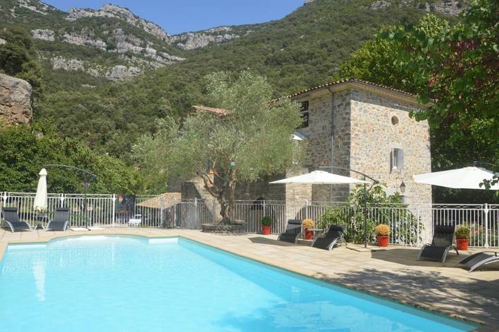 Chambre d’hôte pour 6 personnes, avec jardin et piscine à Sumène