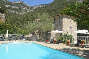 Cottage pour 6 personnes, avec jardin et piscine à Sumène