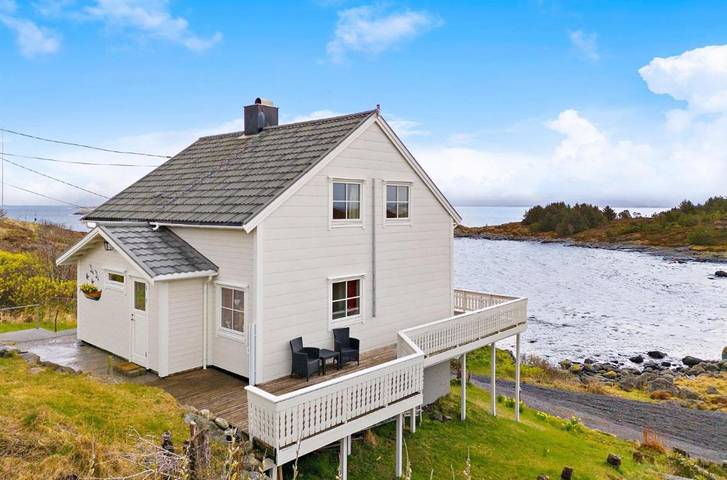 Ferienhaus für 12 Personen, mit Garten und Ausblick sowie Seeblick, mit Haustier in Sandøy