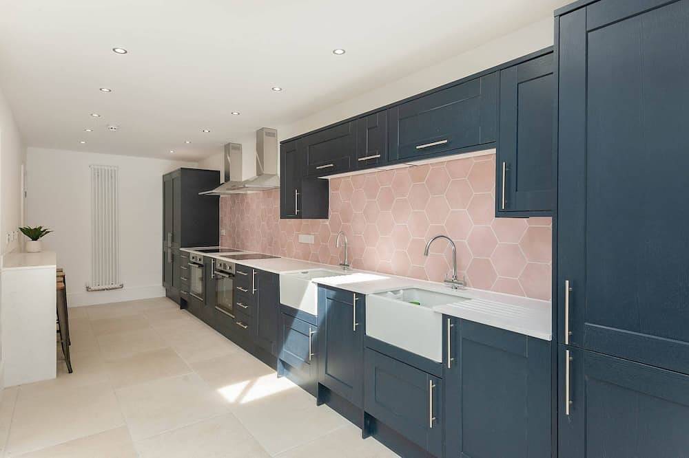 Spacious House, Private Parking & Garden in Gloucester (UK), Gloucestershire