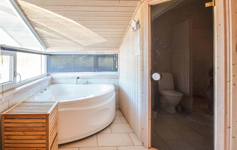 Ferienhaus für 10 Personen, mit Whirlpool und Sauna sowie Terrasse in Thorup Strand - 4