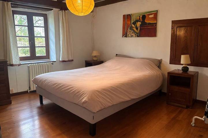 Spacious modernised farmhouse with pool in peaceful setting perfect for families in Villefranque, Région de Bayonne