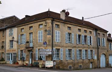 Hôtel pour 6 personnes, avec terrasse à Buzancy