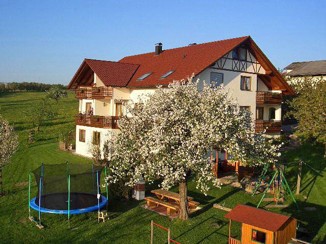 Ganze Ferienwohnung, Ferienhof Ambs Drei-Mädelhaus - Ferienwohnung 2, 70qm, 2 Schlafzimmer, max. 5 Personen in Ravensburg, Region Bodensee-Oberschwaben