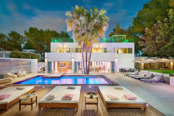 Villa pour 12 personnes, avec Balcon et Jacuzzi ainsi que Terrasse et Jardin à Roca Llisa