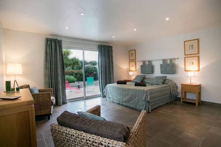 Location de vacances pour 6 personnes, avec terrasse ainsi que piscine et jardin à Thuir - 2