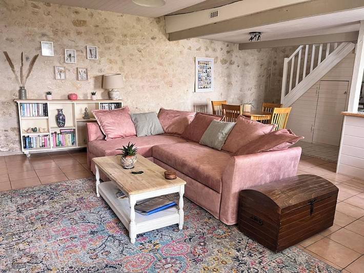 Location de vacances pour 4 personnes, avec terrasse ainsi que vue et piscine à Édon (Charente) - 4