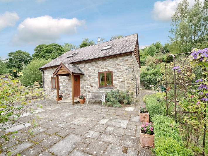 Cottage for 2 people, with garden, with pets in Shropshire