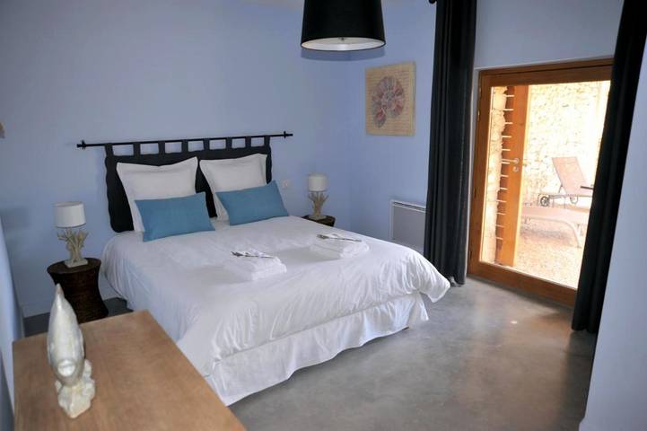 Gîte pour 8 personnes, avec terrasse ainsi que jardin et piscine à Conqueyrac - 2