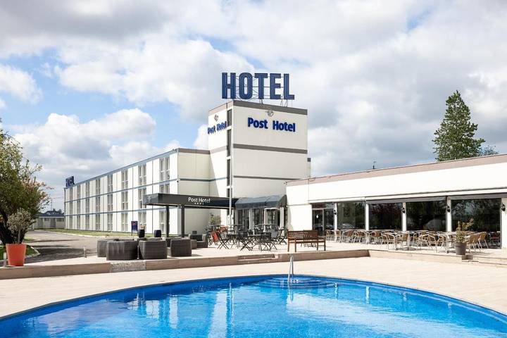 Hôtel pour 3 personnes, avec Jacuzzi et Terrasse ainsi que Jardin et Piscine à Herstal