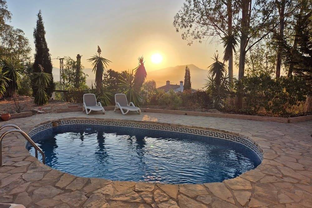 Private rural cottage, Spectacular Country Views, Own private Pool, Garden. A/C in Colmenar, Málaga Province