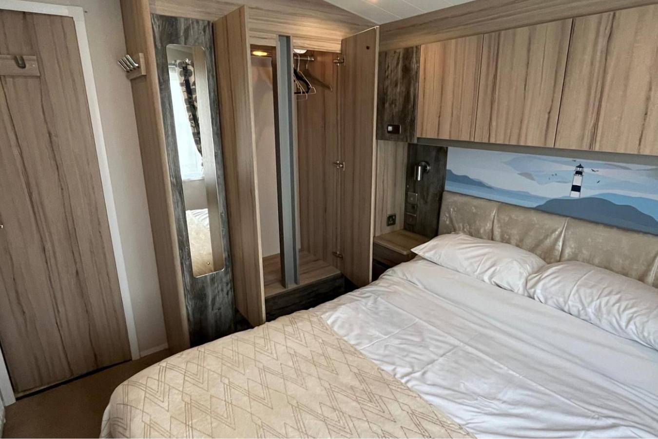 Silver-grade Mobile - Sleeps 6 - Dogs Welcome in Caister-on-Sea, Great Yarmouth
