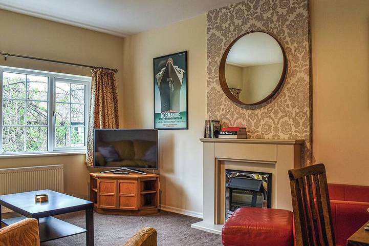 Log cabin for 4 people, with pets in Grange-over-Sands