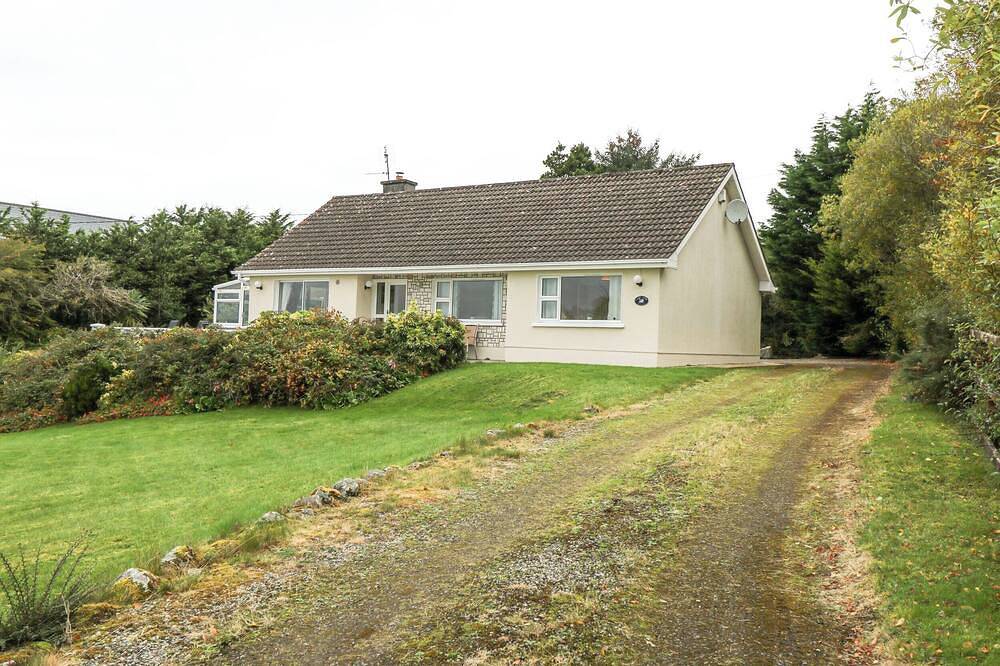 Lakeview Lodge, pet friendly, with a garden in Knockmore, County Mayo in Claremorris=Swinford Municipal District, Lough Conn