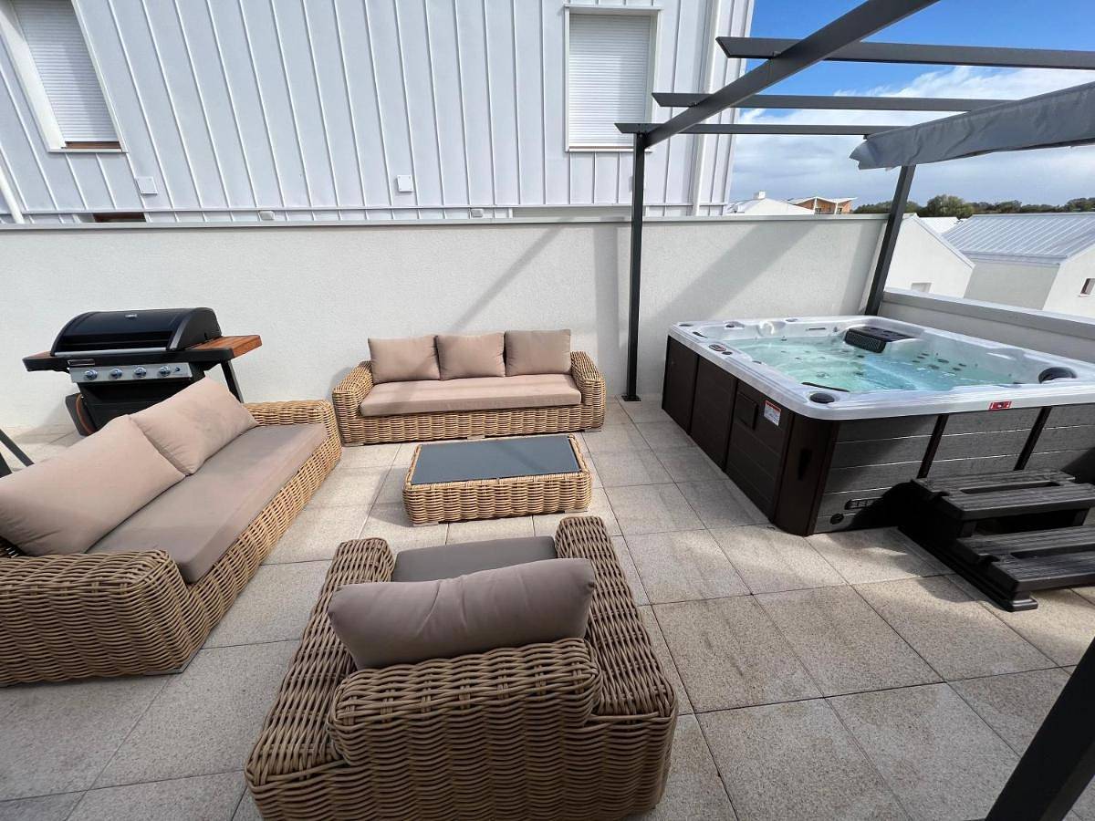Appartement entier, Disney/Paris -Jacuzzi -3 Bedroom in Bussy-Saint-Georges, Seine-et-Marne