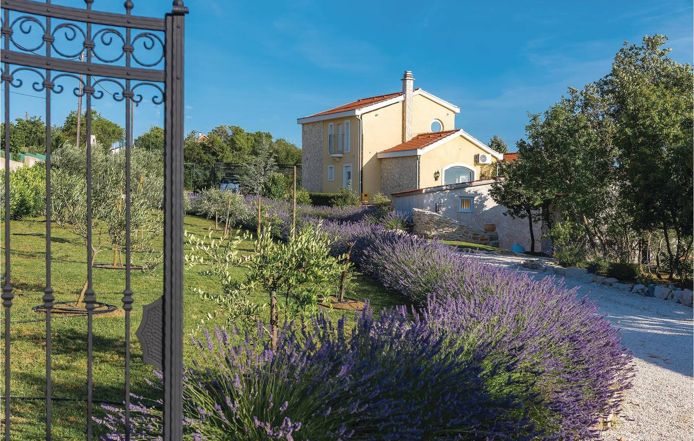 Ferienhaus für 9 Personen mit Pool in Dalmatinisches Zagora