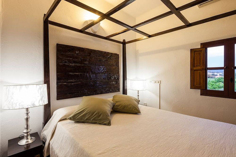 Charming Ibizan Finca With True Character Private Pool Aircon Wifi Bbq & Parking in Sant Antoni de Portmany, West Ibiza