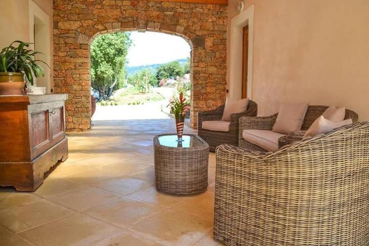 Gîte pour 4 personnes, avec piscine ainsi que vue et jardin à Besse-sur-Issole - 4