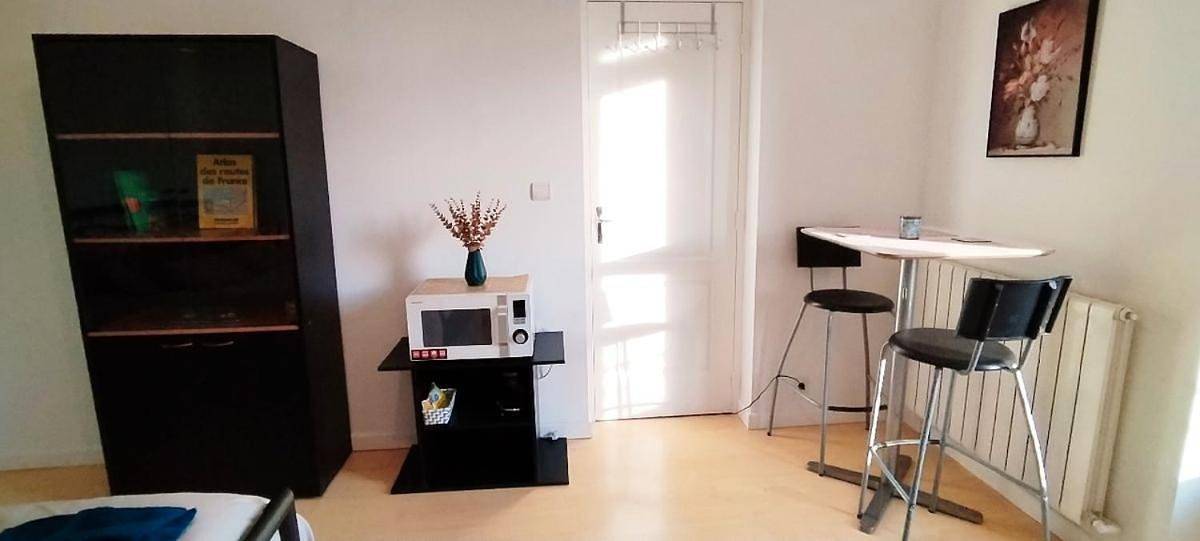 Location chambre spacieuse avec balcon et piscine in Albi, Région d'Albi