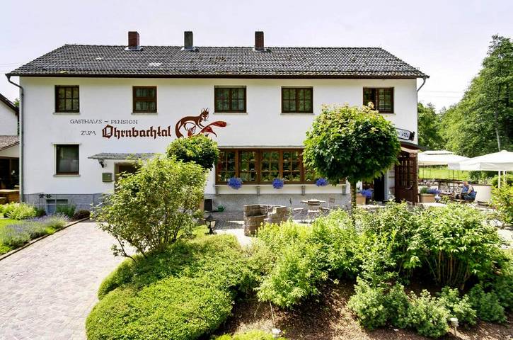 Hotel für 3 Personen, mit Balkon und Terrasse sowie Garten und Ausblick in Weilbach