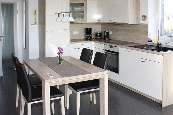 Ferienhaus für 3 Personen, mit Balkon und Terrasse sowie Garten und Sauna