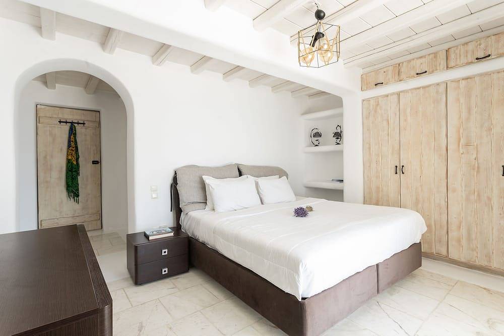 Sqm, with a private pool, terrace and an amazing view in Tourlos (Mykonos), Mykonos