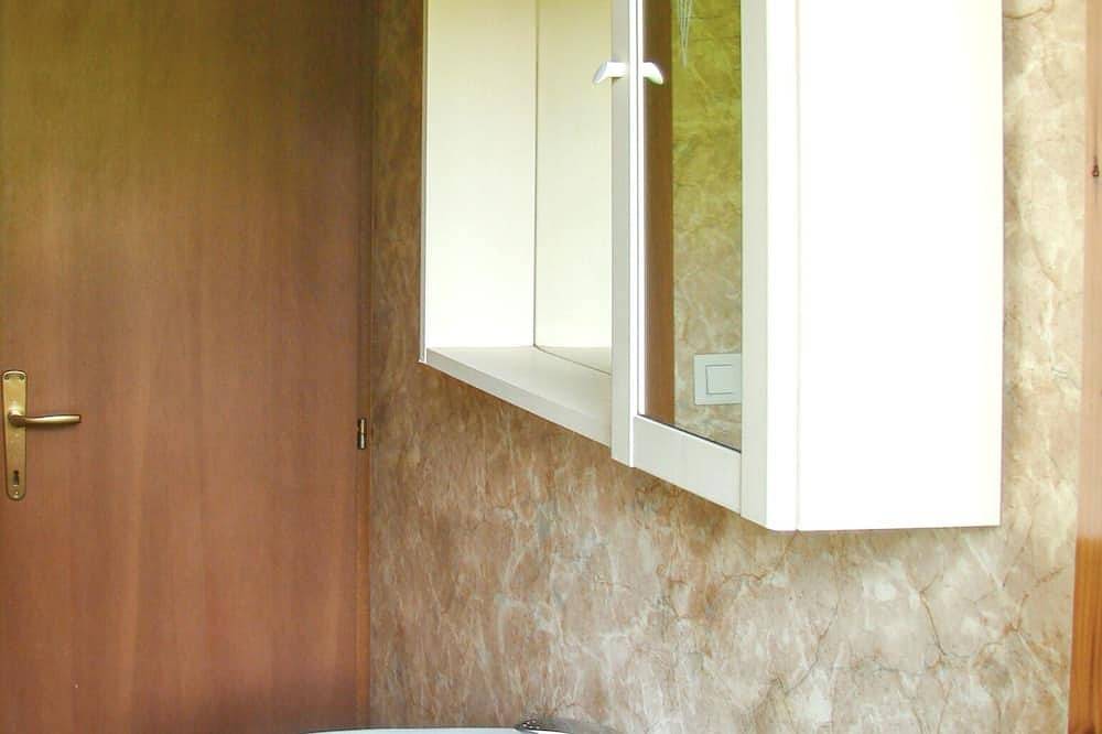 Homerez - Bungalow in Santa-Lucia. in Moriani-Plage, Corte region