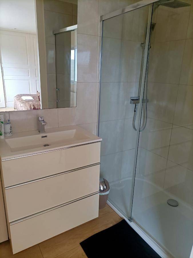 Double Room with Private Bathroom in Ploemeur, Côte des Mégalithes