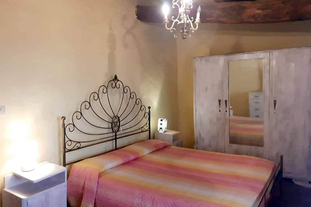 Pequeña casa \"rústica\" con jardín y vista encantadora de la costa de Versilia in Camaiore, Costa de la Maremma