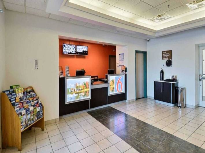 Entire apartment, 1 Queen Bed | Premium, Deluxe in Tewksbury, Merrimack Valley